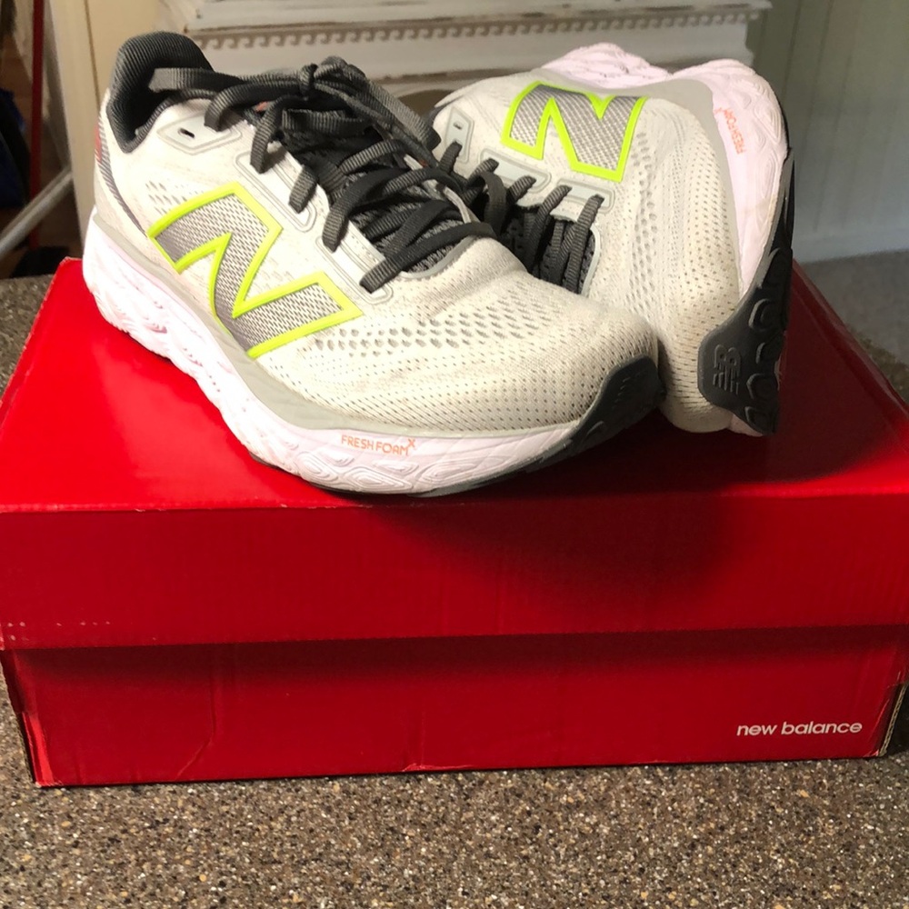 New Balance White and Lime Athletic Shoes women’s 8.5 running shoes fresh foam